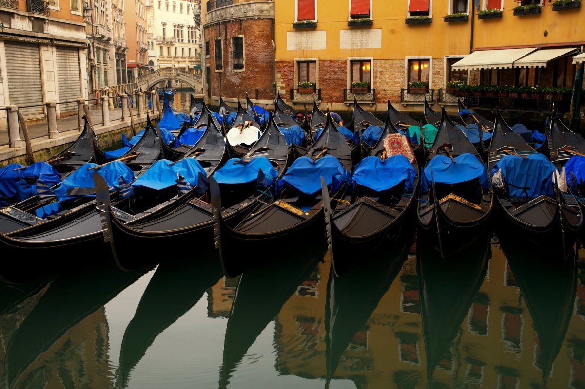 black gondolas