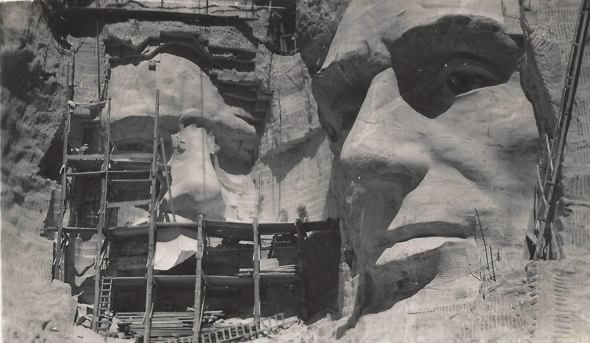 Mount Rushmore scaffolding