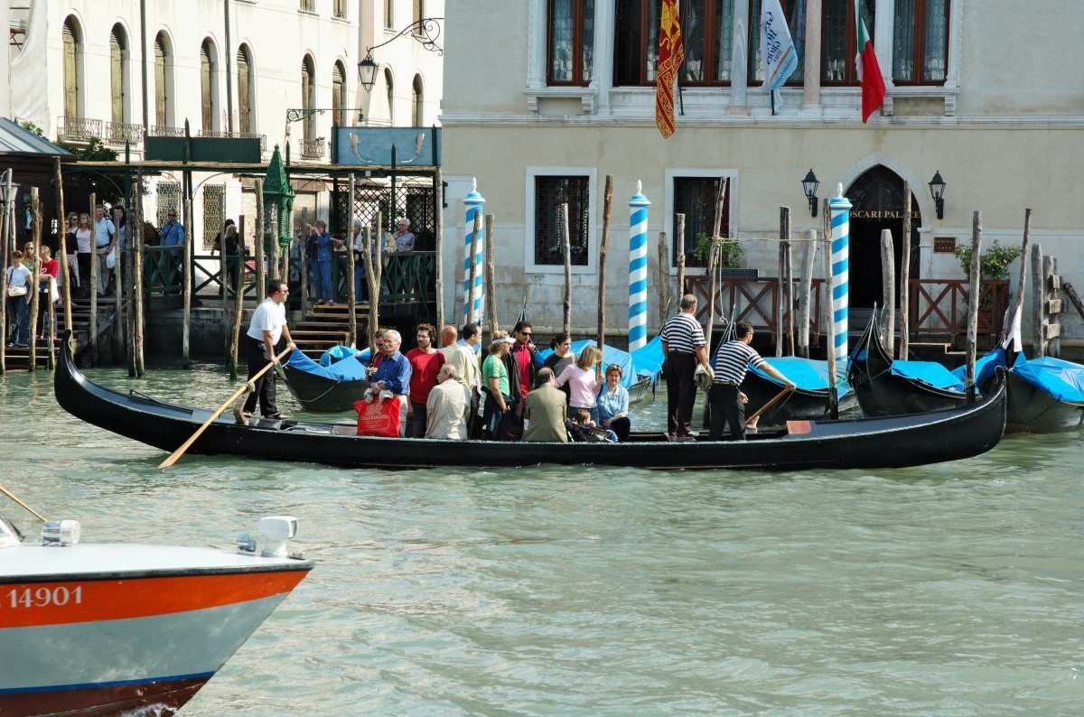 traghetto gondola
