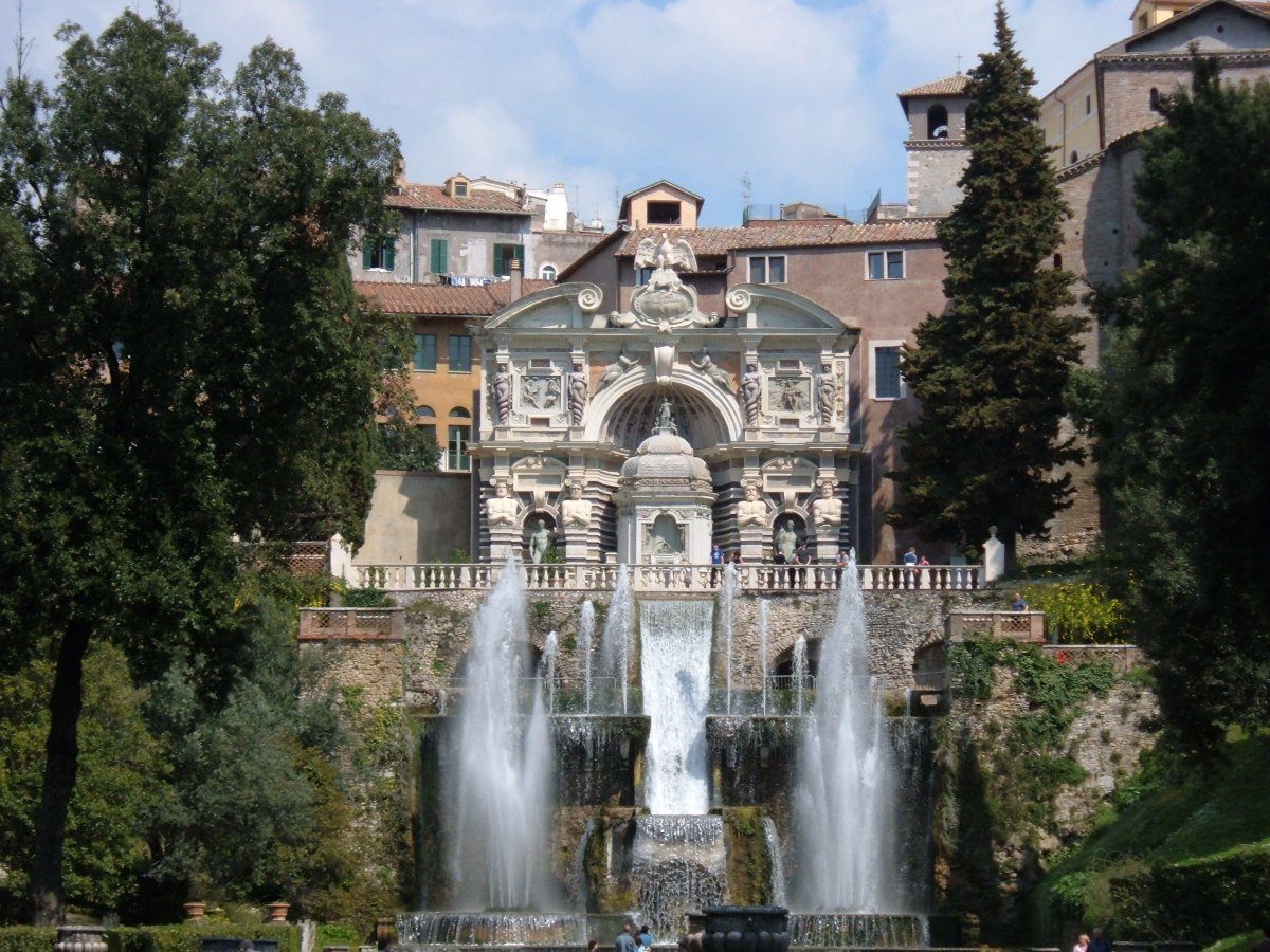 John and Emily were wed at Villa d'Este on Lake Como