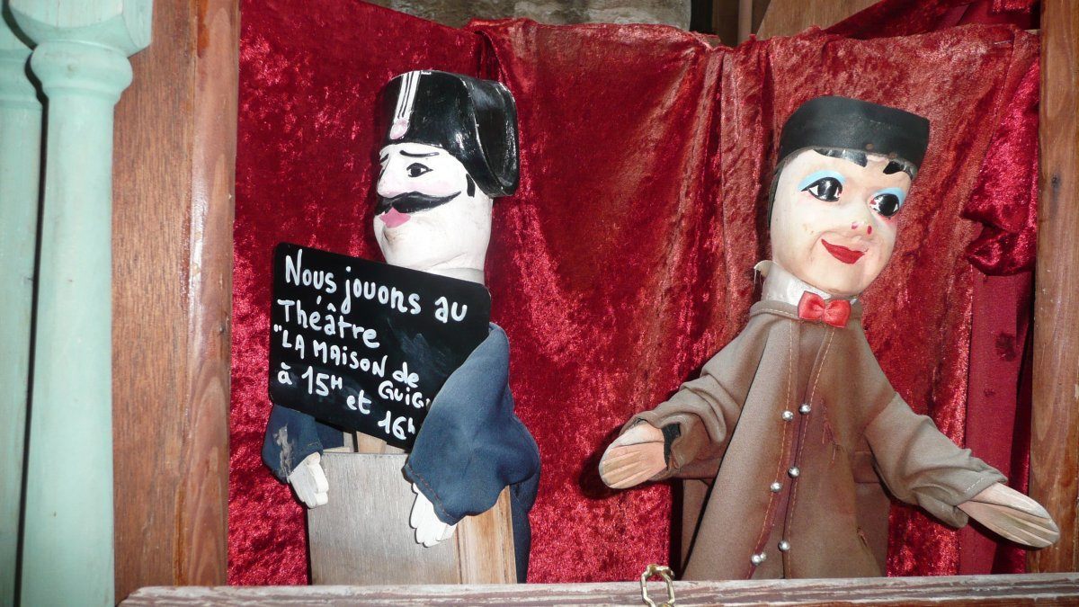 Guignol puppet theater at theJardin d'Acclimitation (parks in Paris)