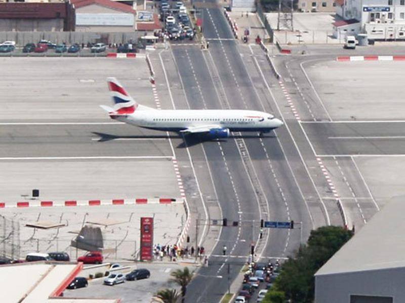 craziest airport runways