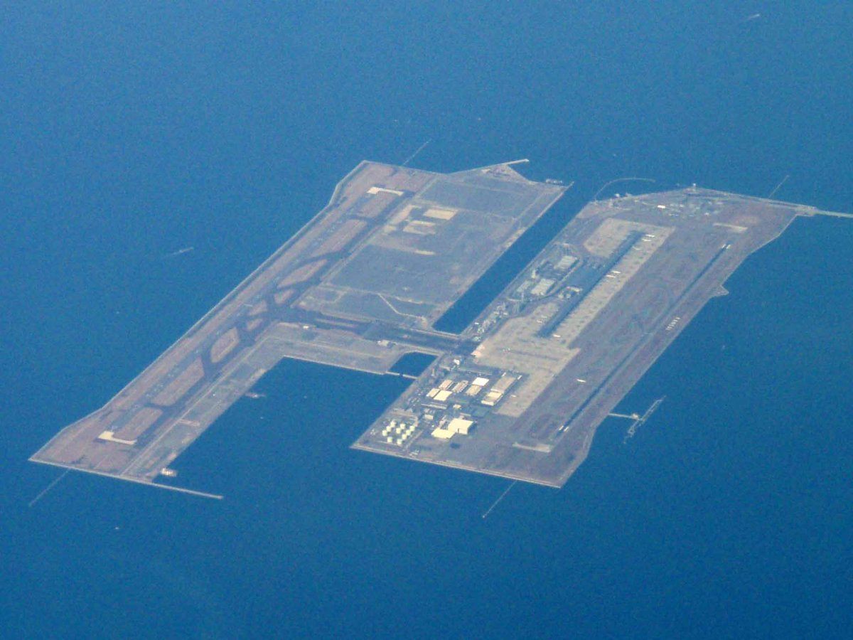 craziest airport runways