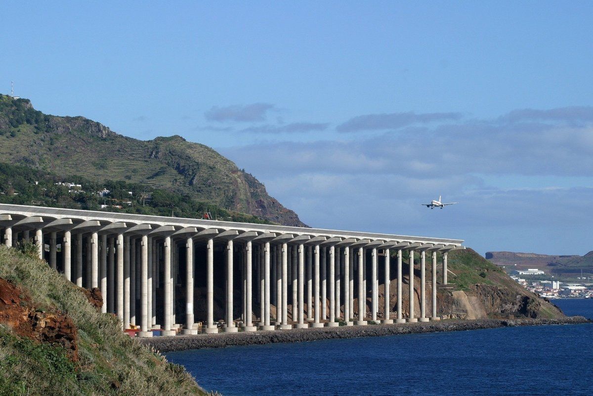 craziest airport runways