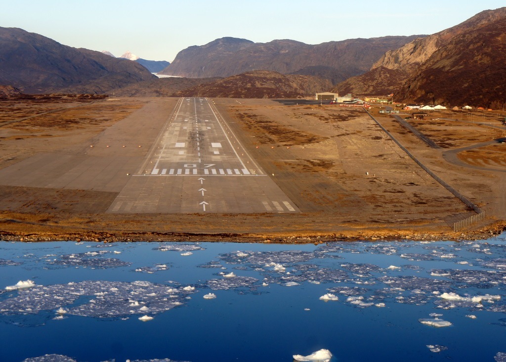 craziest airport runways