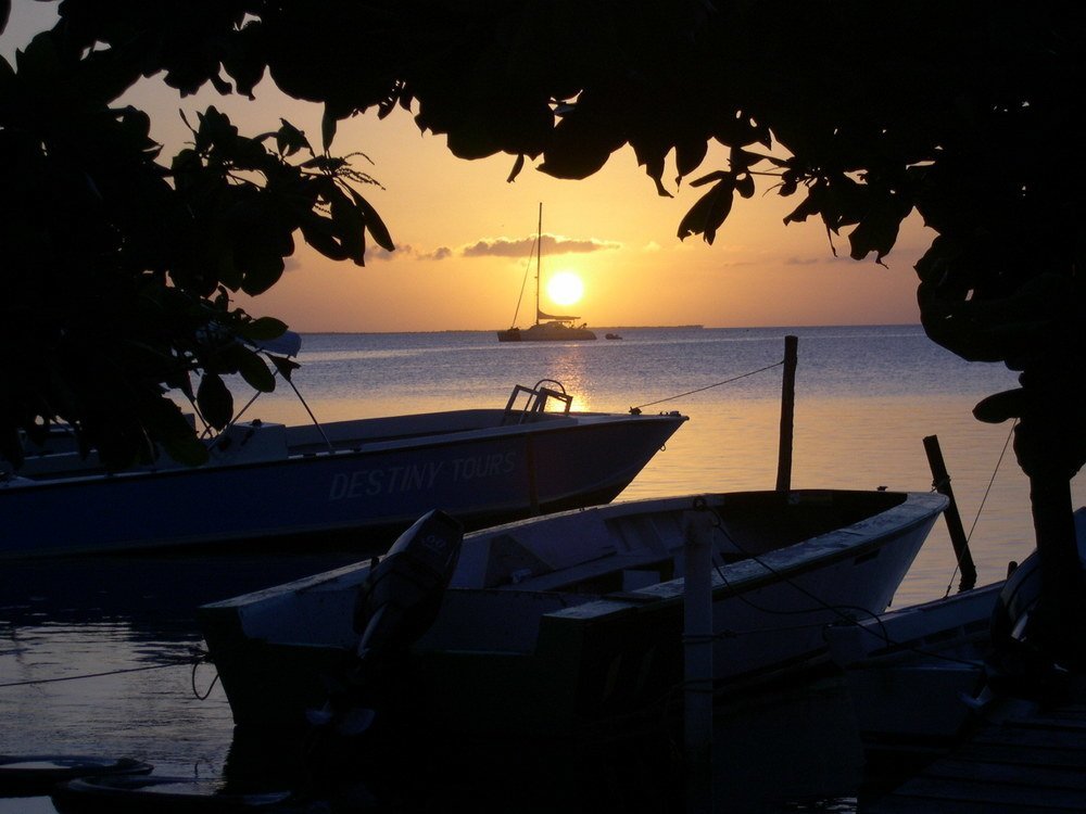 places to charter a yacht