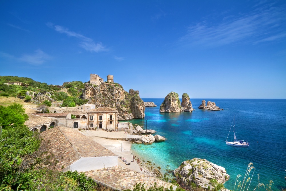 places to charter a yacht