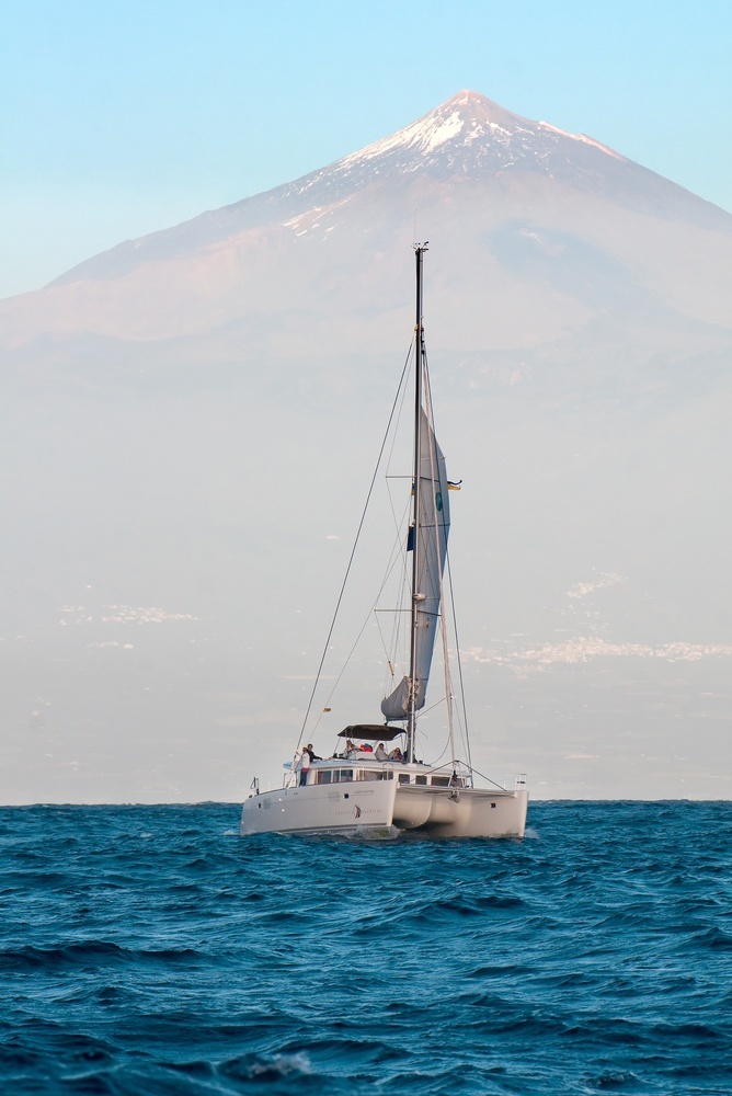 places to charter a yacht