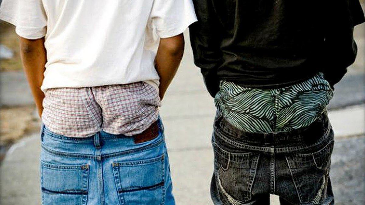 sagging pants