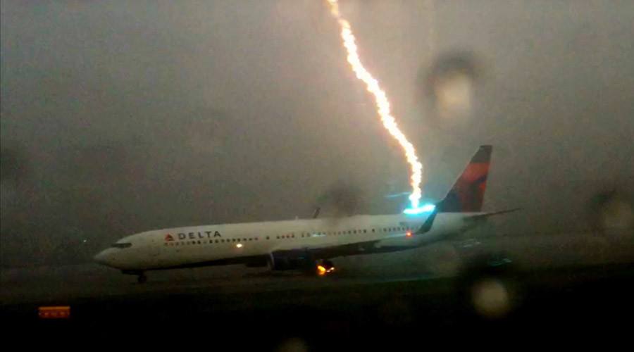 Powerful lightning strikes Delta plane in Atlanta