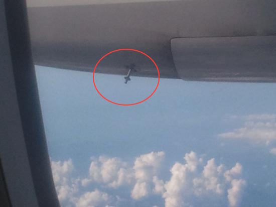 loose-screw-on-a-airplane