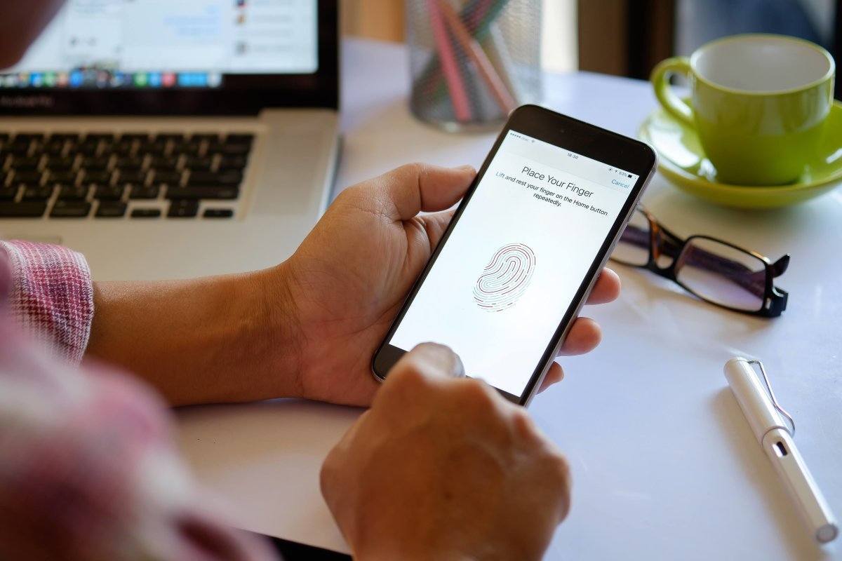 Iphone 6 Plus Touch Id Is A Fingerprint Recognition Feature