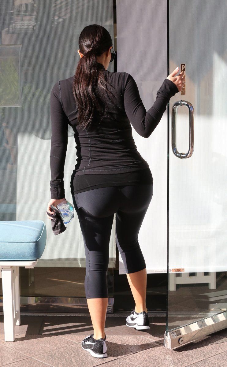 Kim Kardashian works out