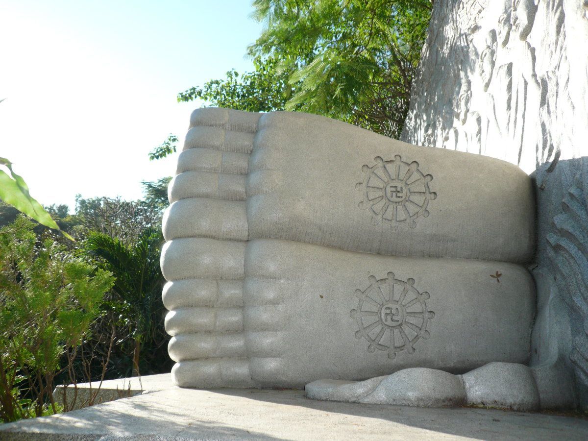 Nazi symbol on Buddha feet