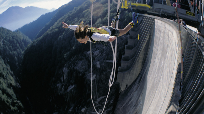 Verzasca Dam bungee