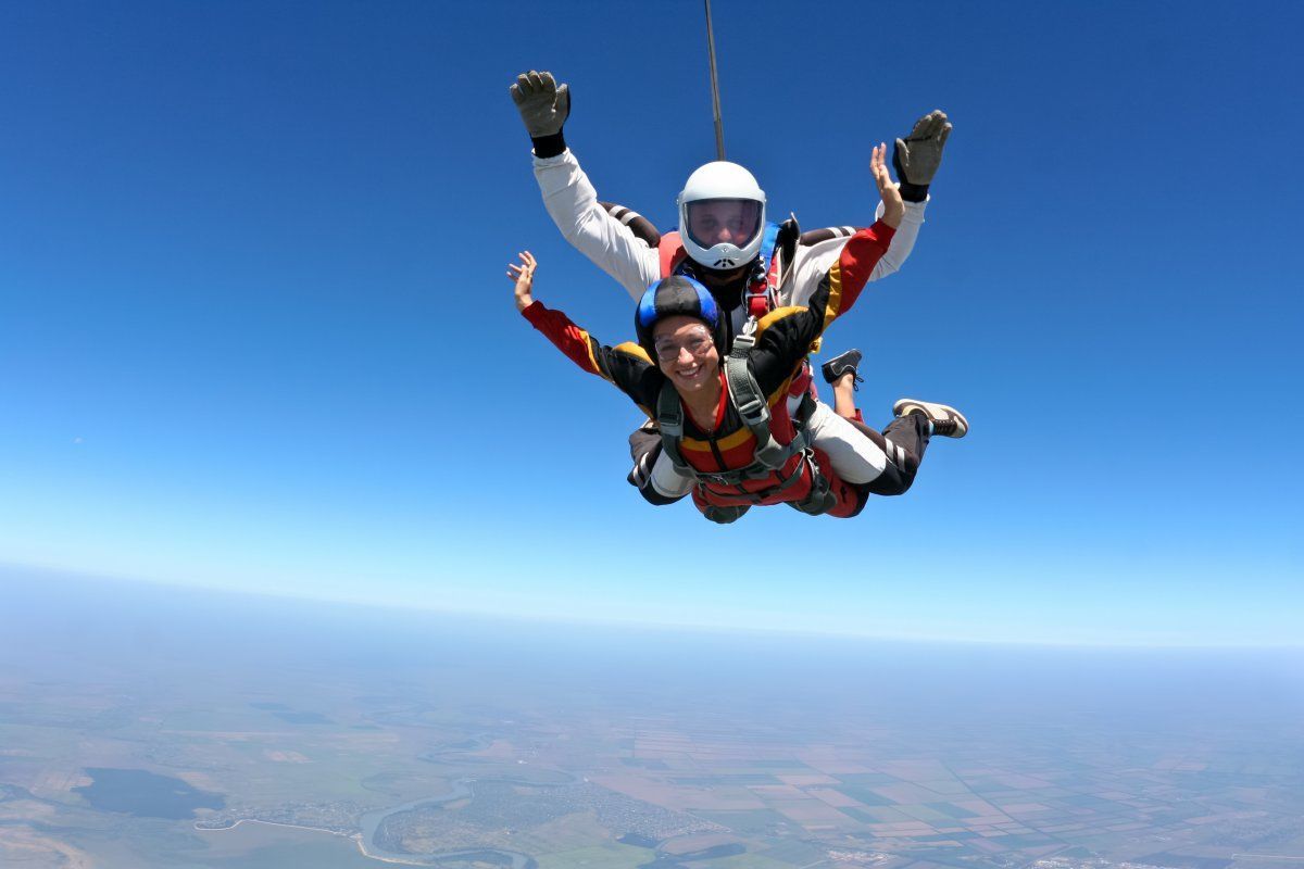 Skydiving tandem