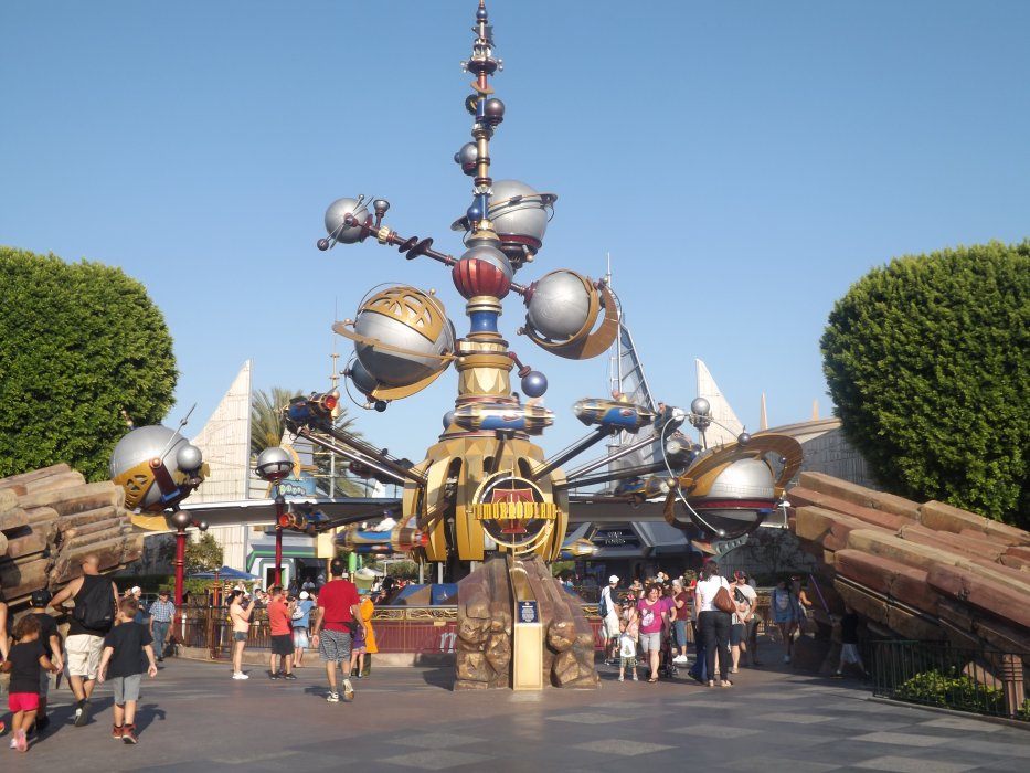 Диснейленд страна. Диснейленд во франции fantasyland. Диснейленд в париже fantasyland алиса. Диснейленд лабиринт алисы. Диснейленд париж дамбо.