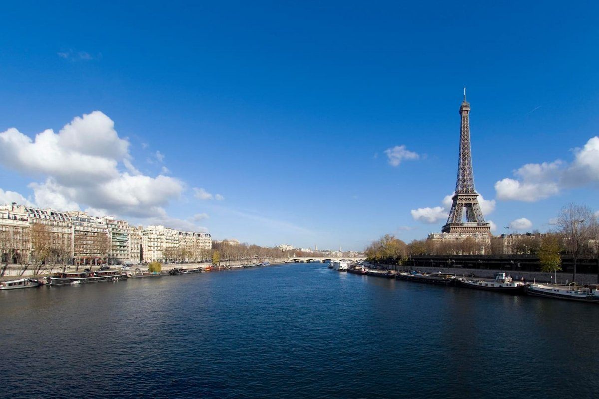 Paris houseboat