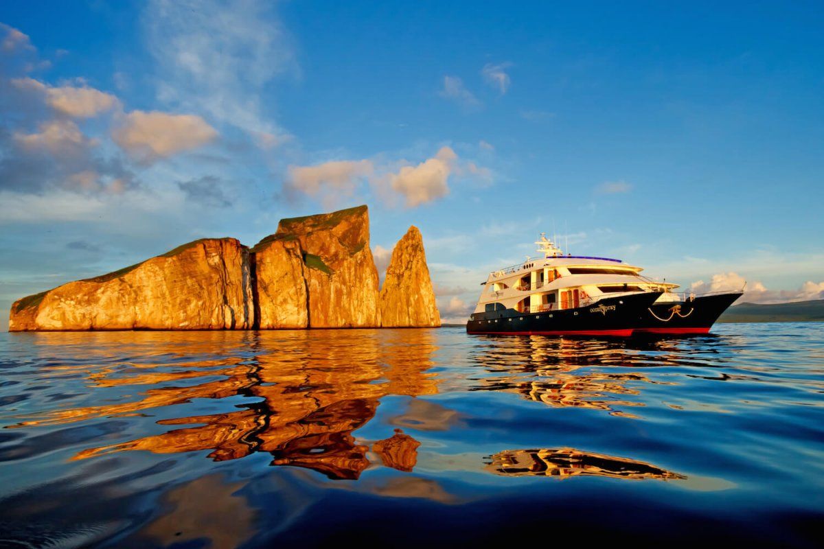 galapagos yacht