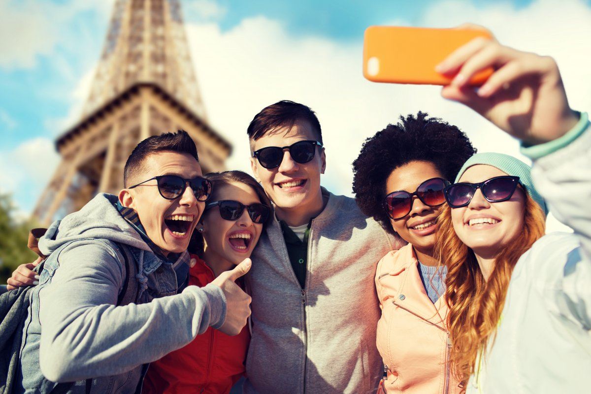 Group Selfie in Parie