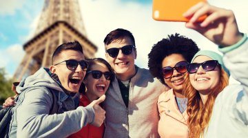 Group Selfie in Parie