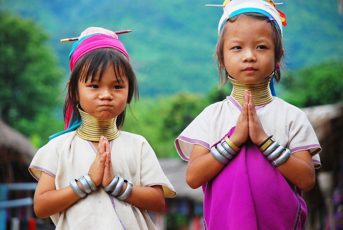 Thai Girls Praying