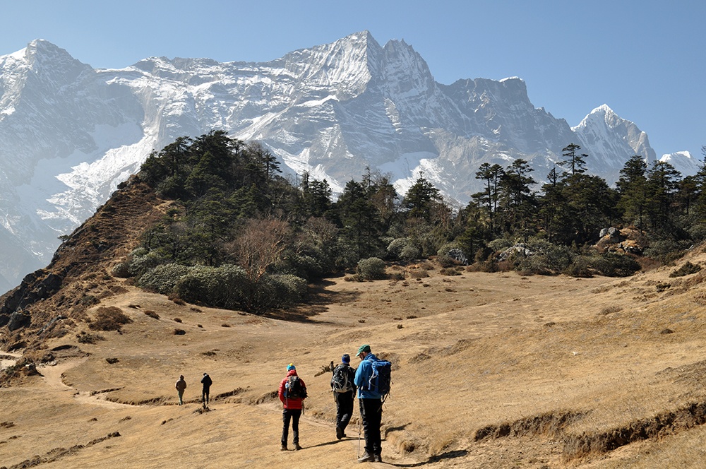hiking everest