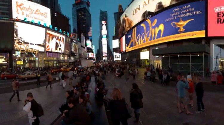 Awesome 360º Video of Times Square! - Look around!