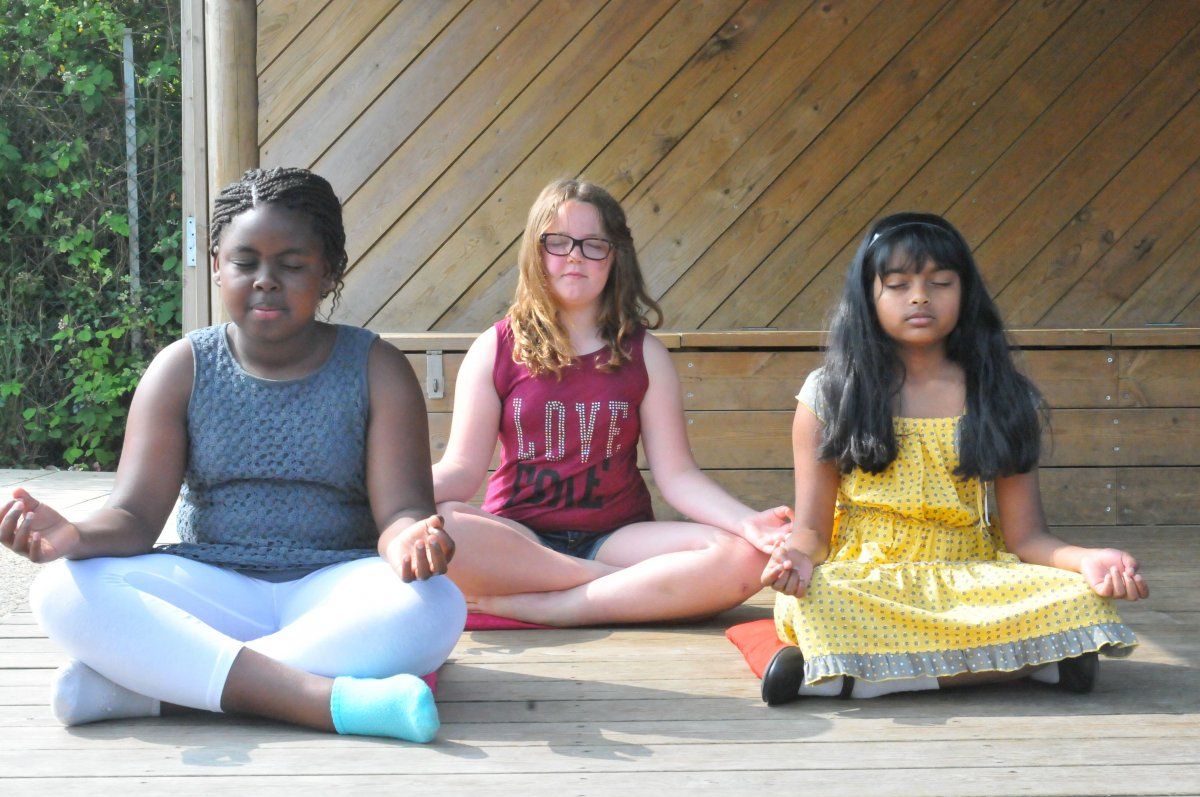 kids meditate