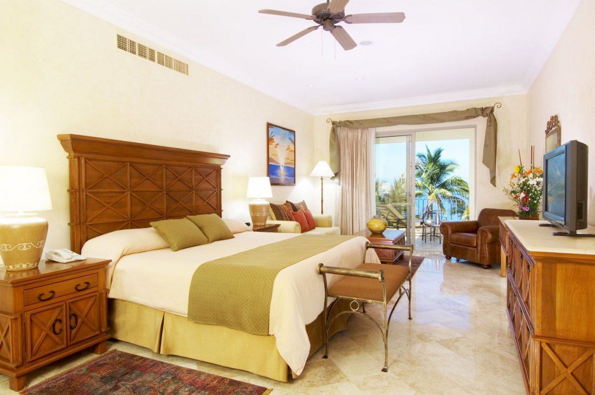 Villa La Estancia Beach Resort