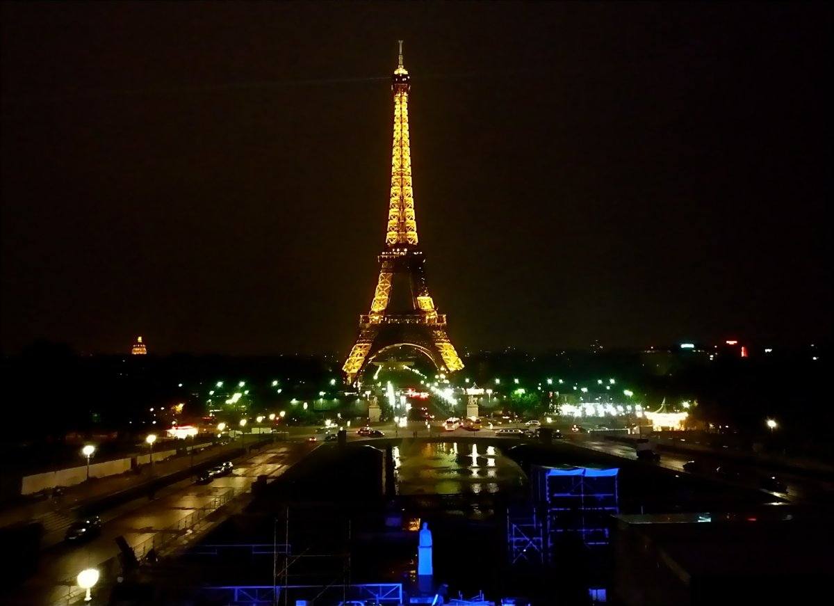 paris parks at night