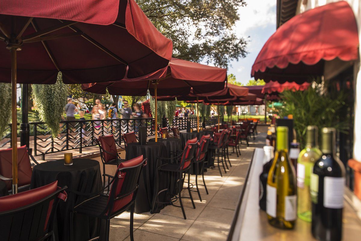 The Hollywood Brown Derby Debuts a New Lounge at DisneyÕs Hollywood Studios