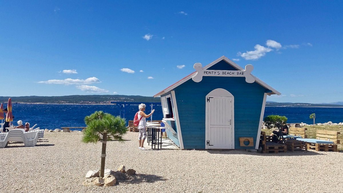 monty's beach bar