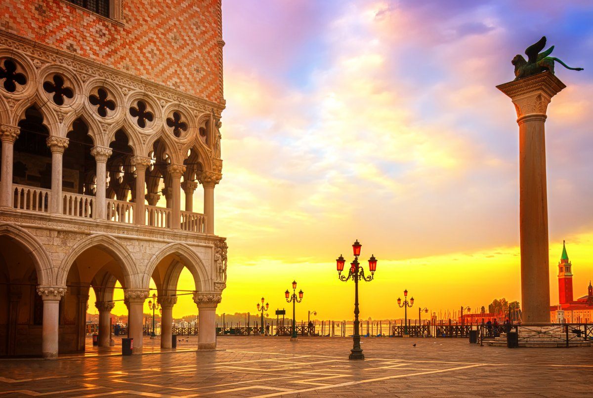 Venice Sunrise Famous Doge Palace Column