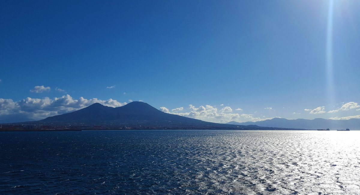 Vesuvio Volcano Sea