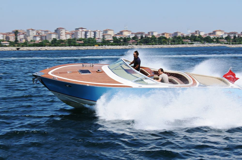 speed boat